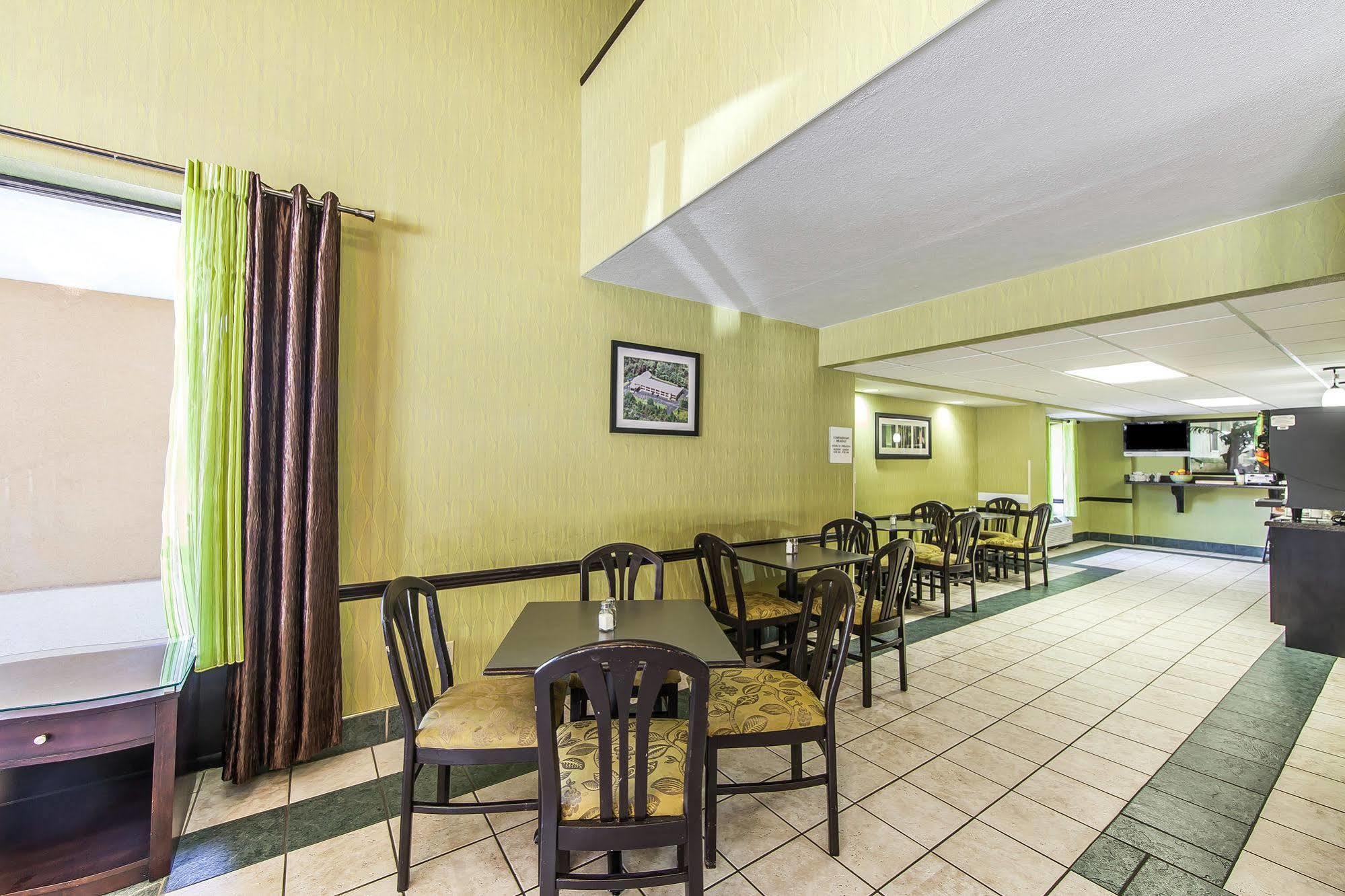 Quality Inn West I - 75 Суийтуотър Екстериор снимка