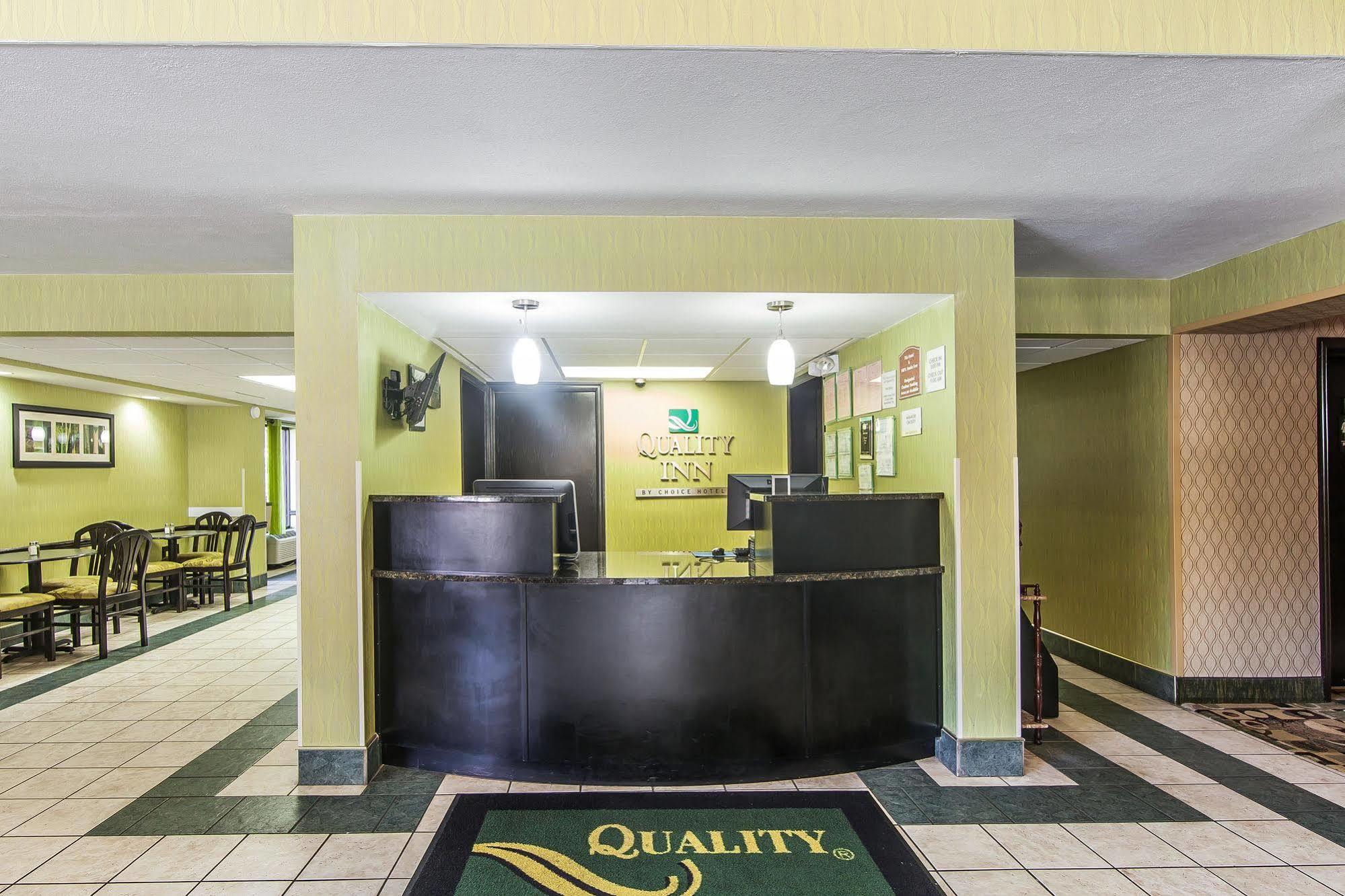 Quality Inn West I - 75 Суийтуотър Екстериор снимка