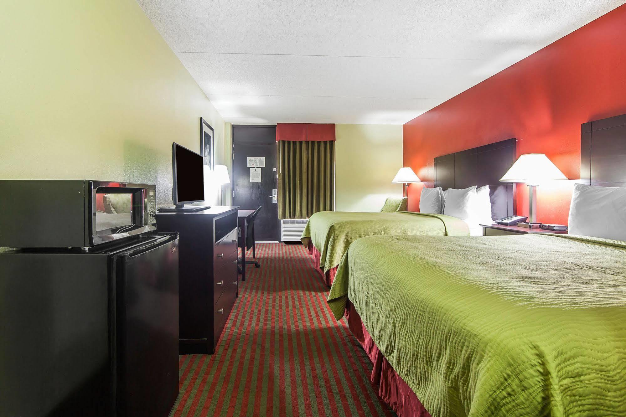 Quality Inn West I - 75 Суийтуотър Екстериор снимка