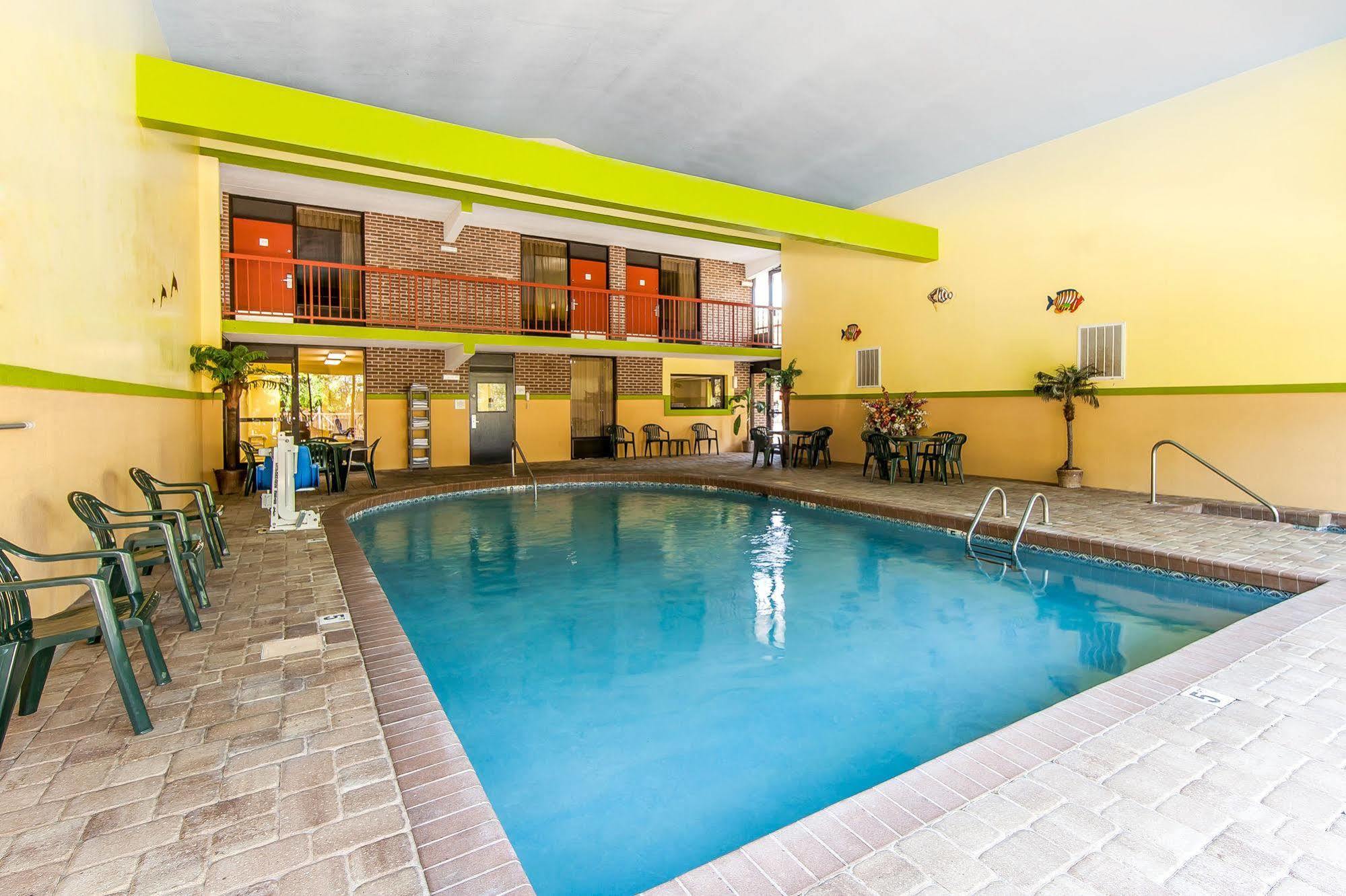 Quality Inn West I - 75 Суийтуотър Екстериор снимка