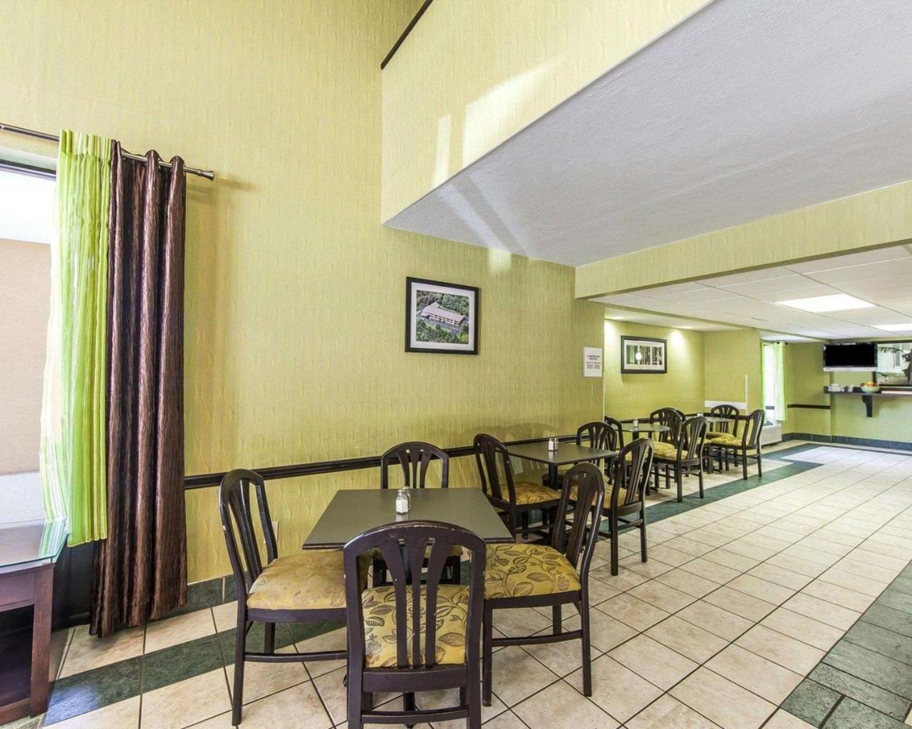 Quality Inn West I - 75 Суийтуотър Екстериор снимка