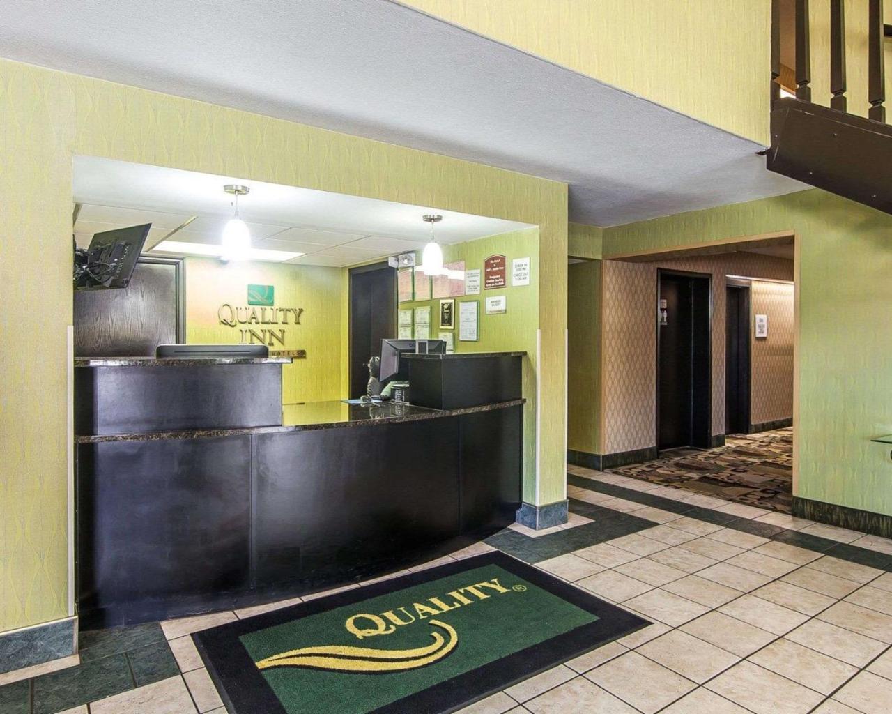 Quality Inn West I - 75 Суийтуотър Екстериор снимка