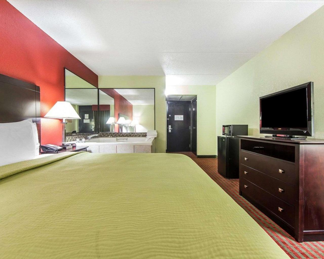 Quality Inn West I - 75 Суийтуотър Екстериор снимка