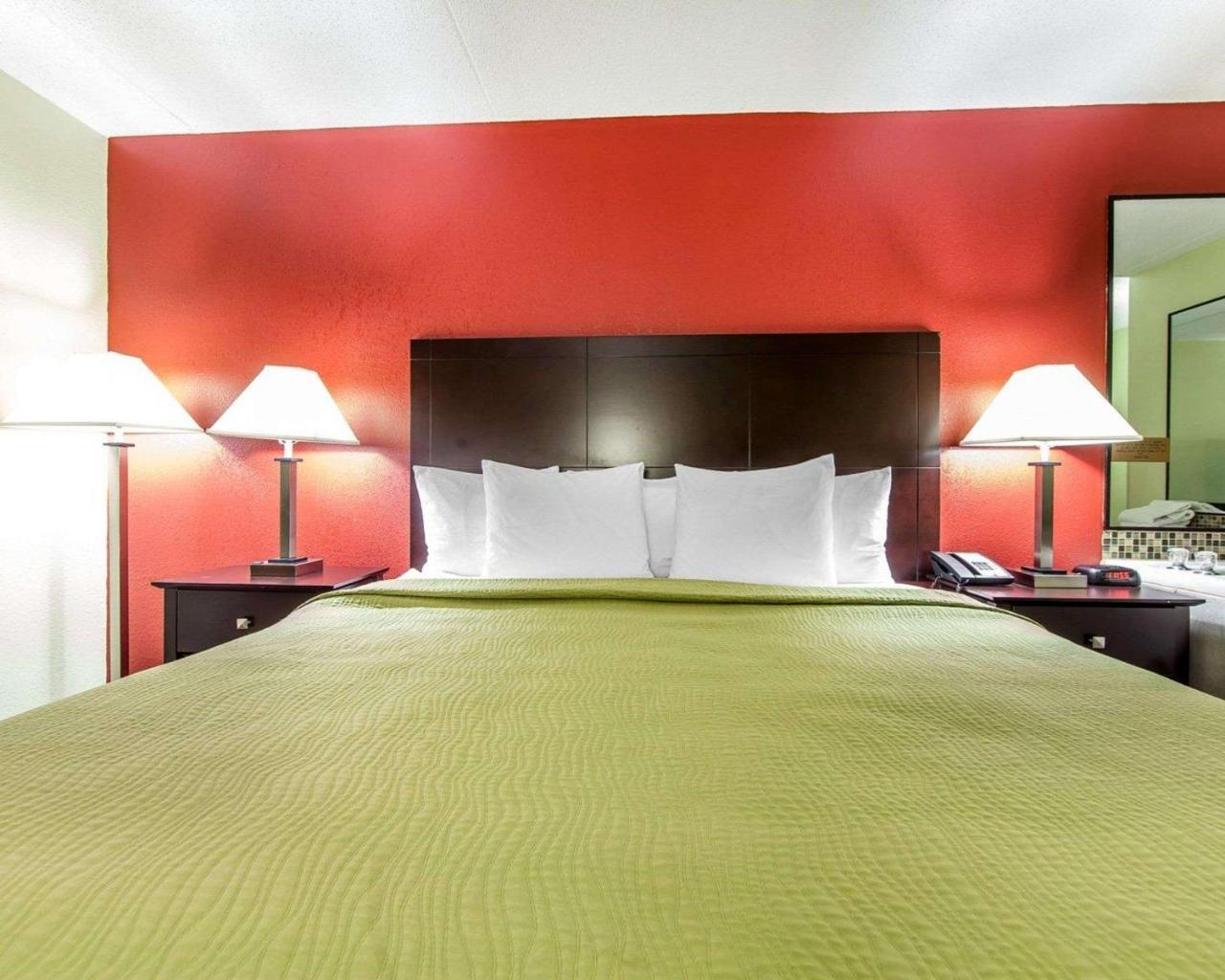 Quality Inn West I - 75 Суийтуотър Екстериор снимка