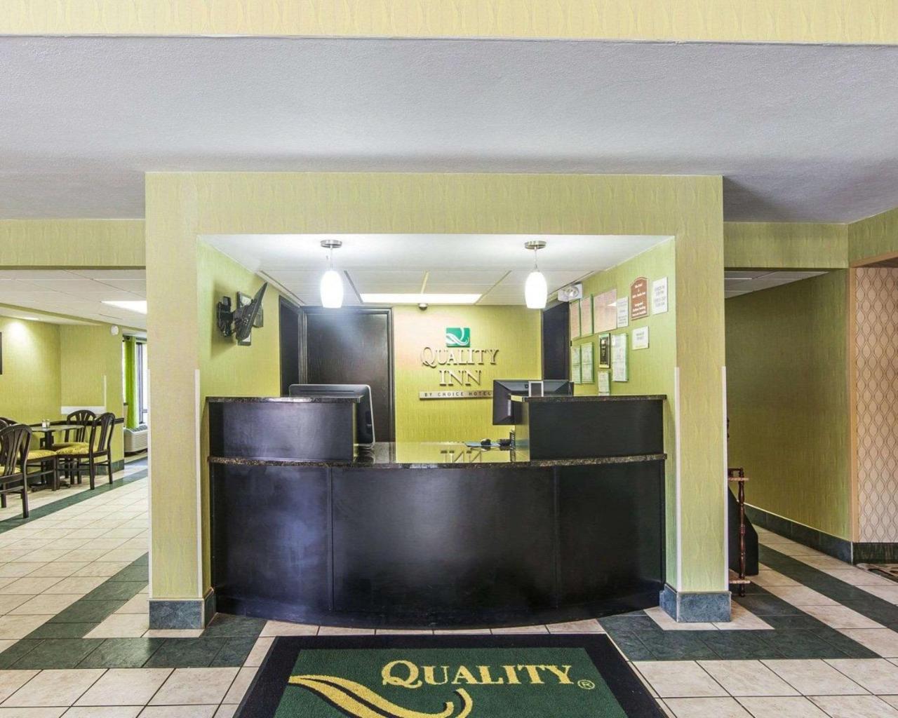 Quality Inn West I - 75 Суийтуотър Екстериор снимка
