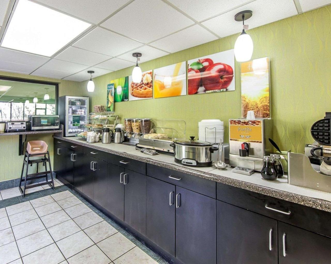 Quality Inn West I - 75 Суийтуотър Екстериор снимка