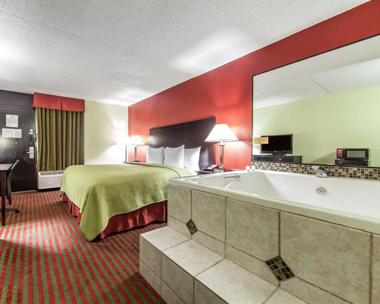 Quality Inn West I - 75 Суийтуотър Екстериор снимка