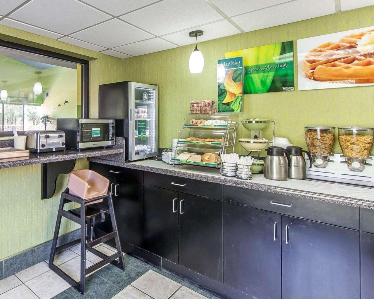 Quality Inn West I - 75 Суийтуотър Екстериор снимка