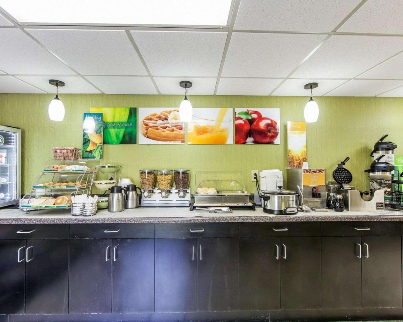 Quality Inn West I - 75 Суийтуотър Екстериор снимка